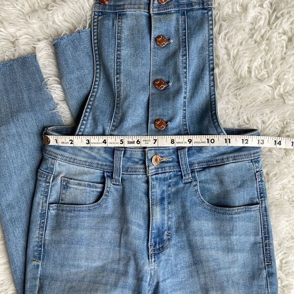 Guess Distressed Light Wash Rose Button Front Skinny Overalls Women’s 25 EUC - Picture 12 of 14